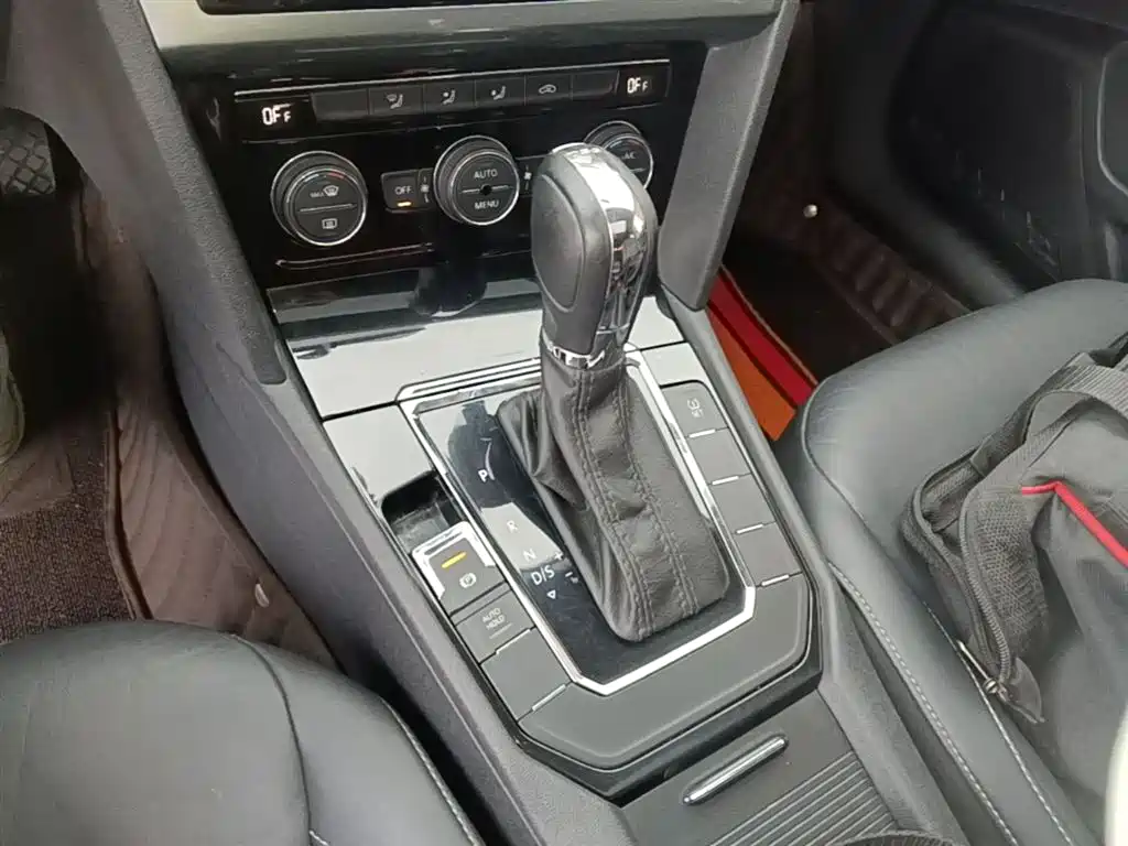 Volkswagen Lamando 2015 330TSI DSG Comfort фото 14