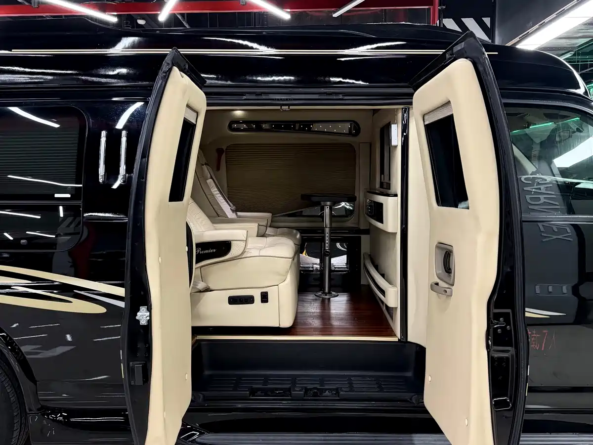 GMC Savana 2013 6.0L Luxury Privacy Screen 7-Seater фото 11