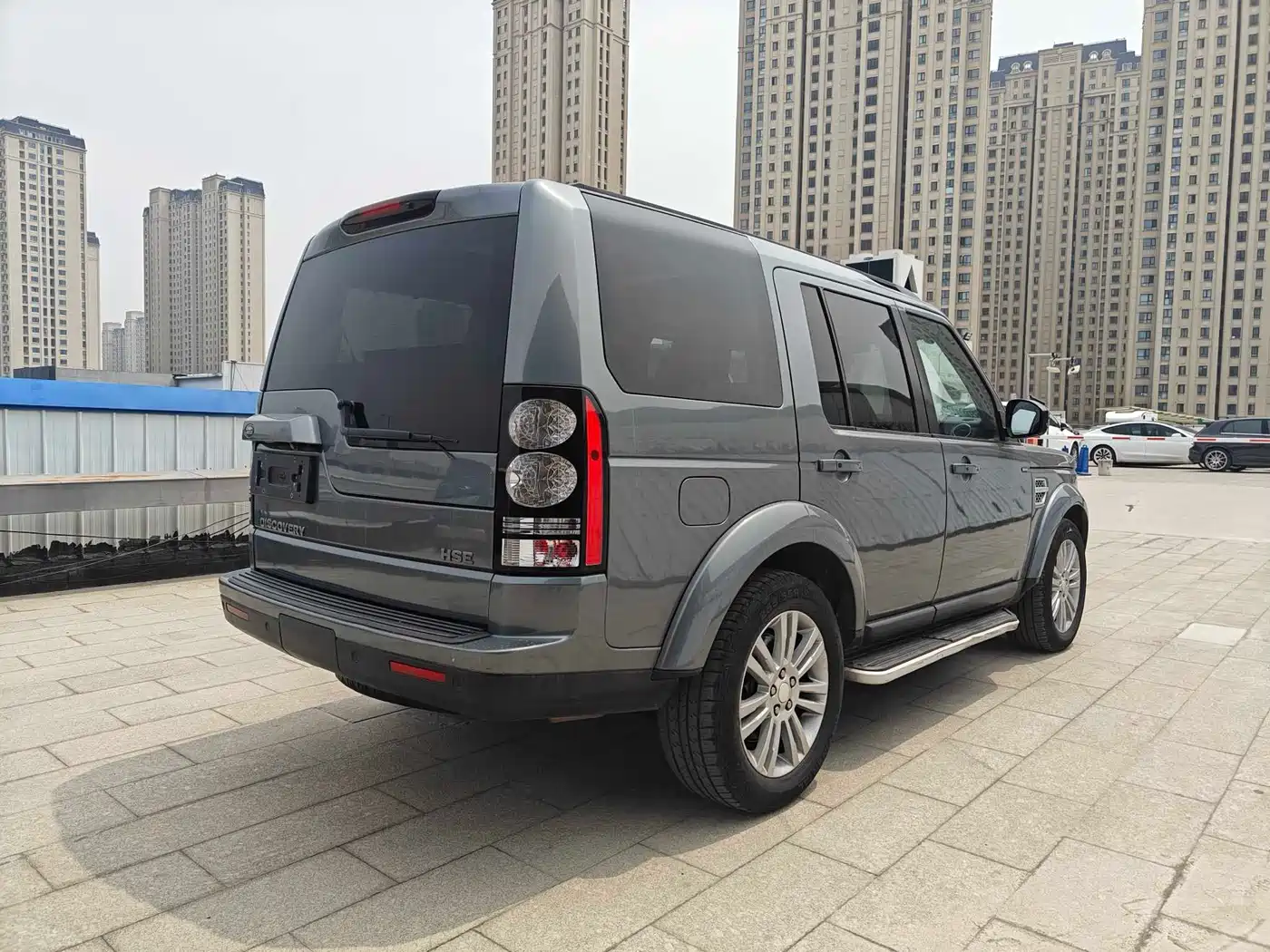 Land Rover Discovery 2014 3.0 SC V6 HSE фото 4