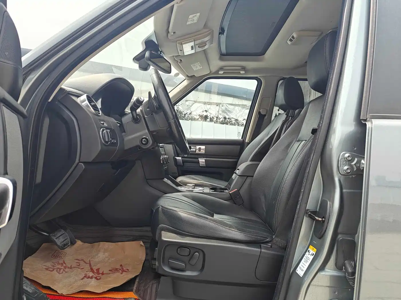 Land Rover Discovery 2014 3.0 SC V6 HSE фото 9