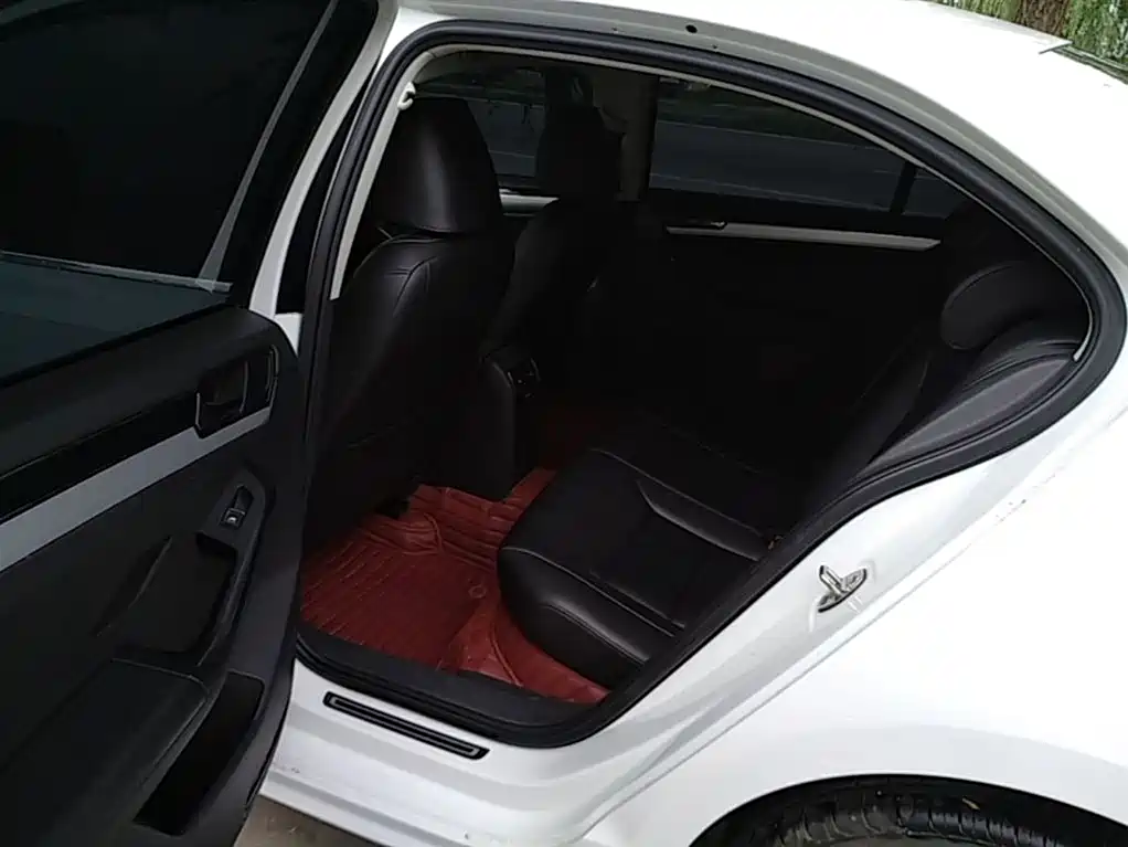 Volkswagen Sagitar 2018 1.6L Automatic Comfort фото 17
