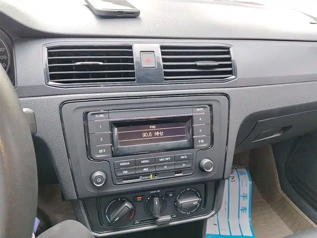 VOLKSWAGEN SANTANA