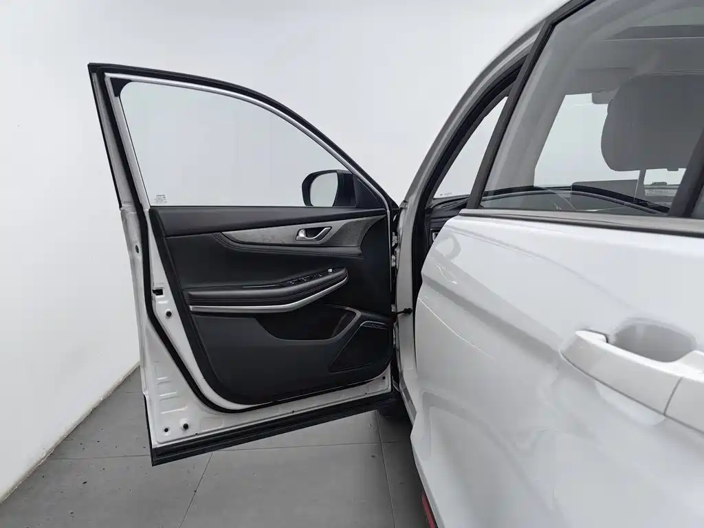 Photo 8 - Changan CS75