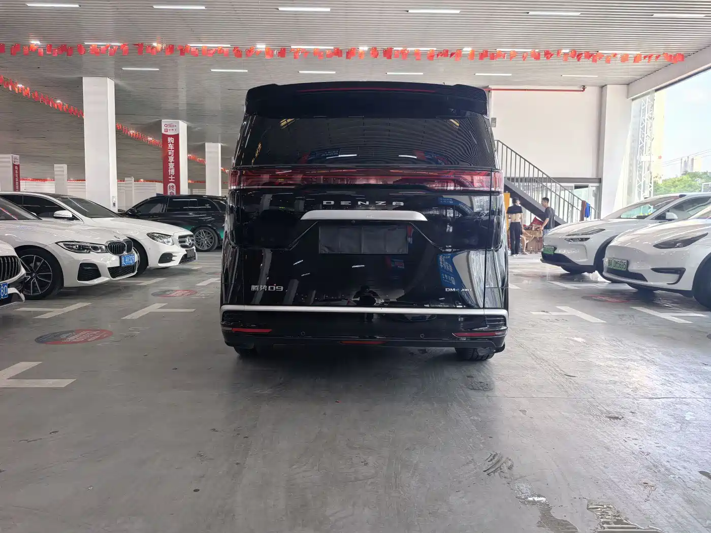 Denza D9 2022 DM-i 970 AWD Flagship фото 25
