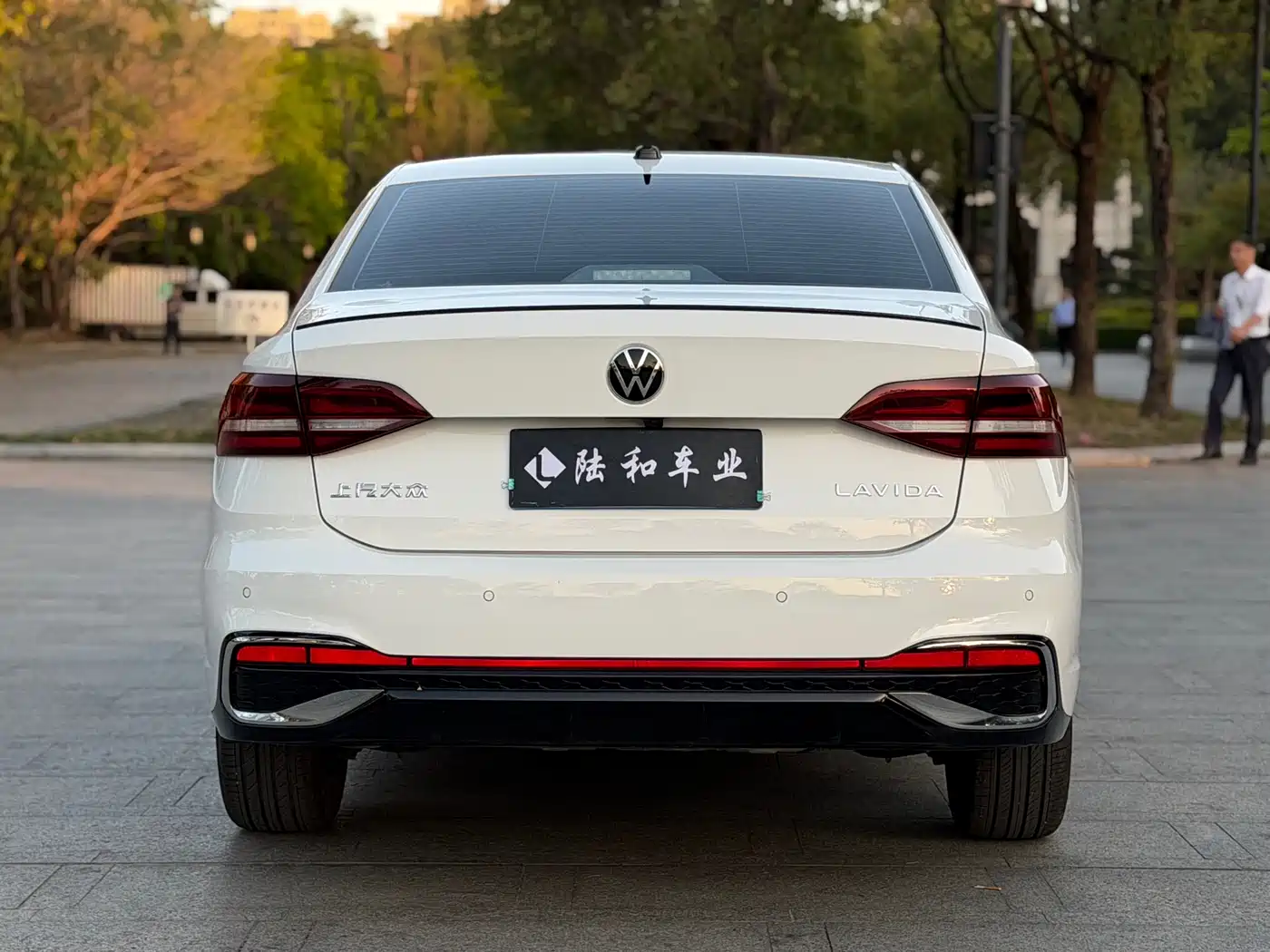 Volkswagen Lavida 2024 Model 300TSI DSG Starlight Leading Edition фото 22
