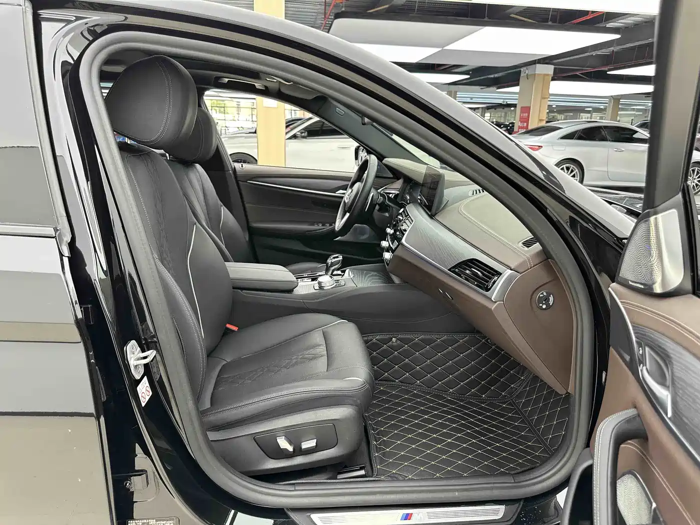 BMW 5 Series 2021 Facelift 530Li Leading M Sport Package фото 6