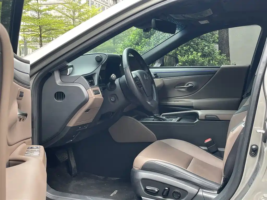 Lexus ES 2025 2025 200 Ultimate Edition