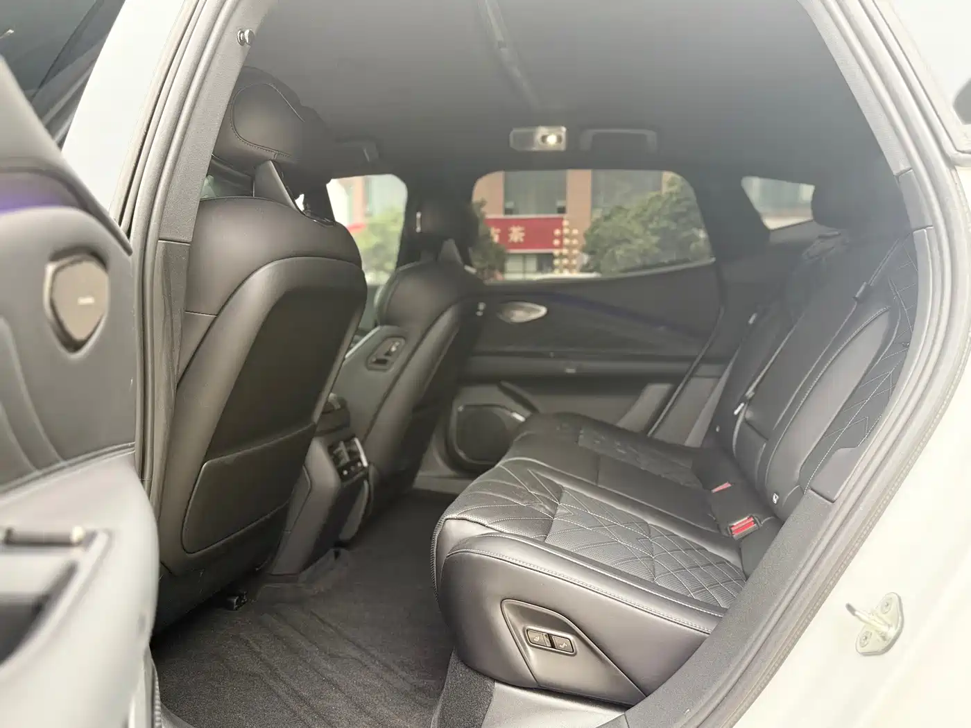 Lynk & Co 10 EM-P 2026 2025 Facelift 240 AWD Ultra