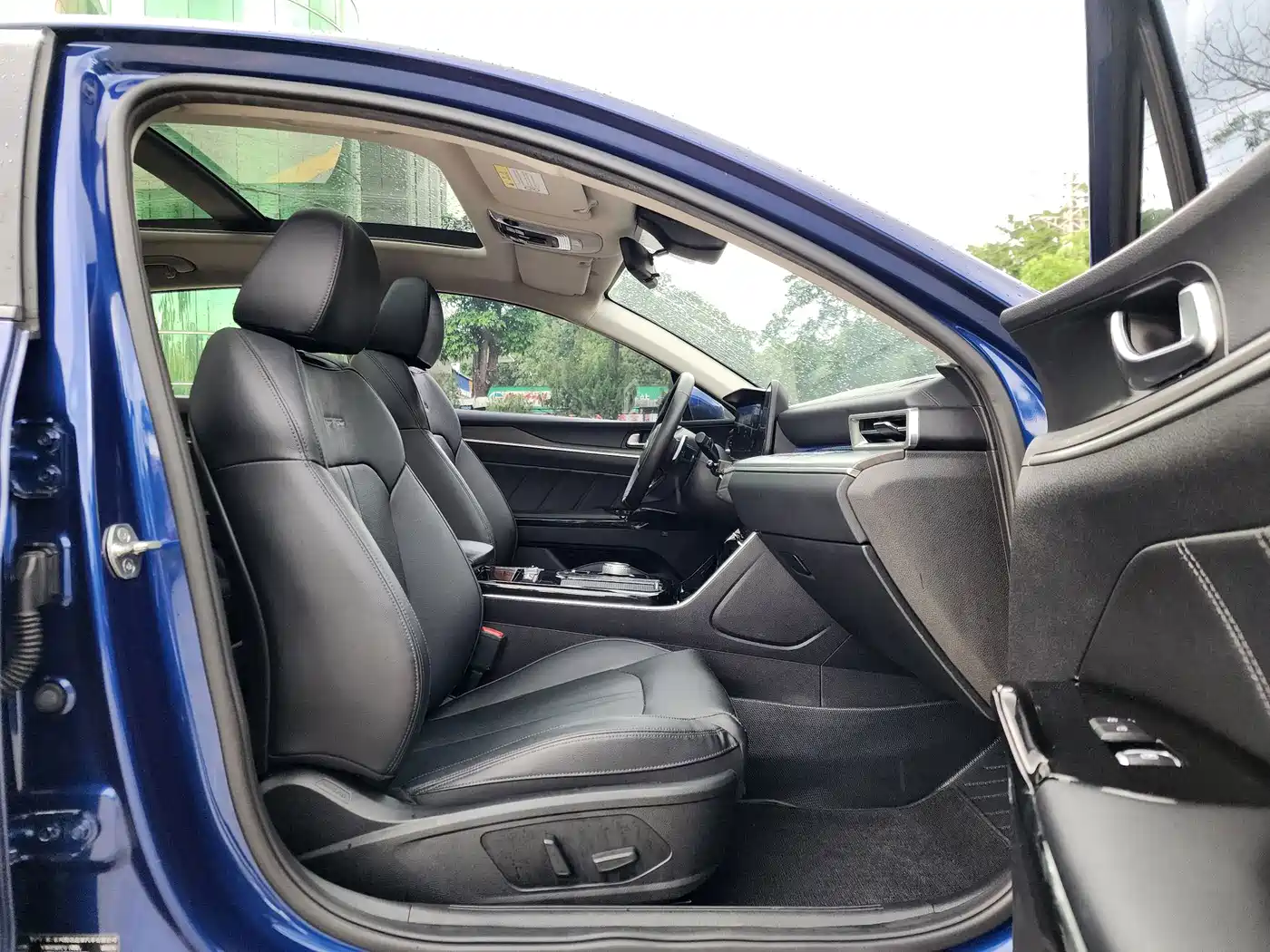 Photo 12 - Kia K5