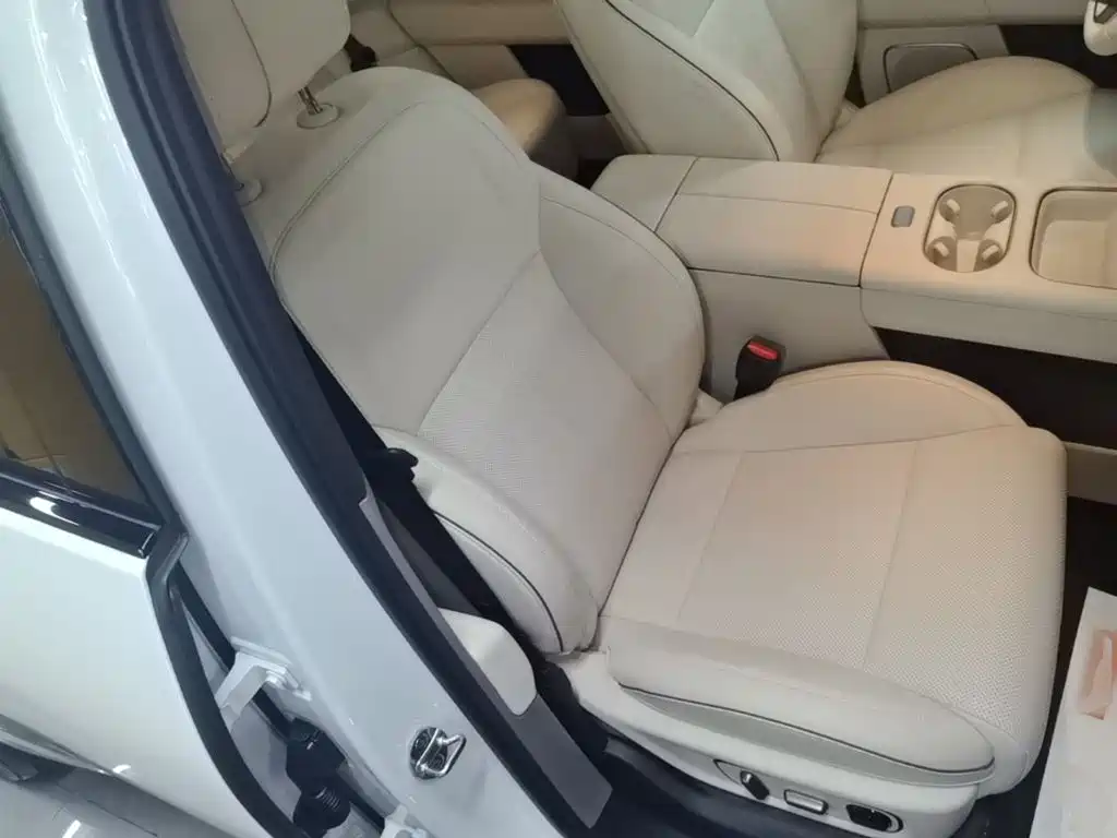 Li Auto i6 2026 2025 2WD Base Model