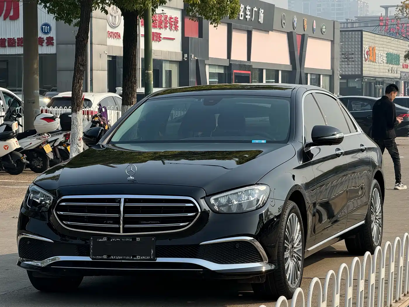 MERCEDES-BENZ E CLASS