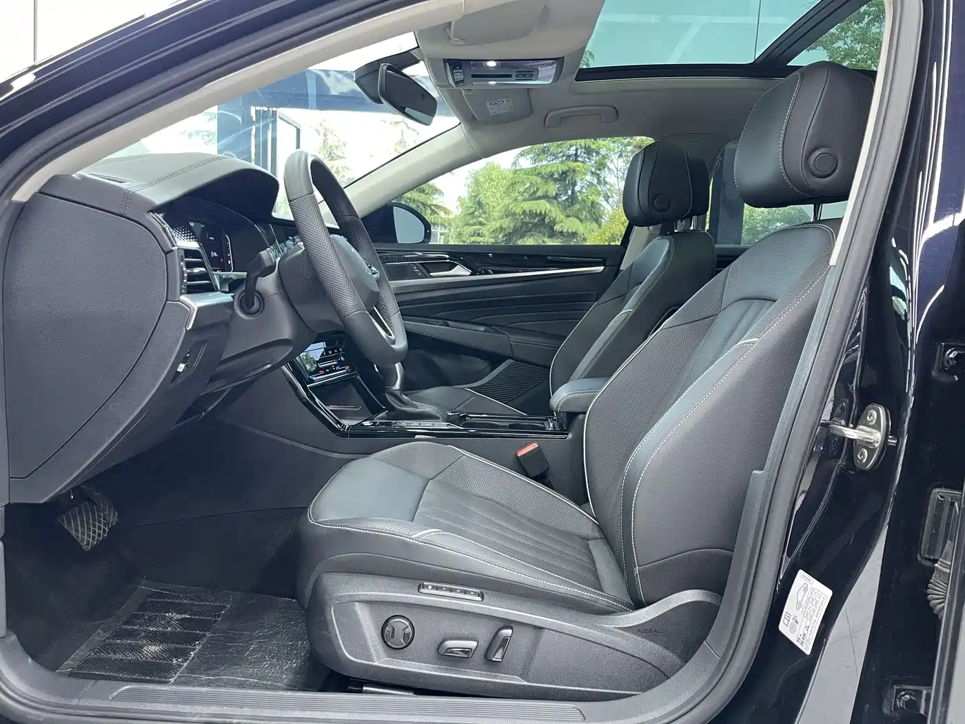 Volkswagen Passat 2024 380TSI Dragon Soaring Edition фото 9