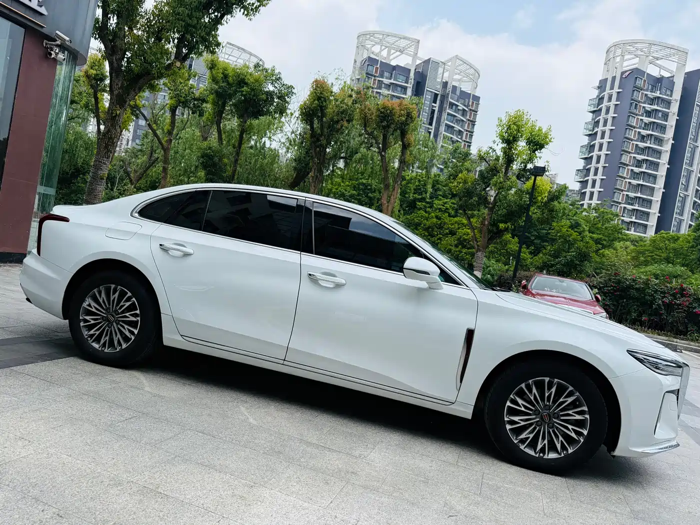 Hongqi H5 2024 1.5T DCT Smart Connect Flag Joy Edition фото 2