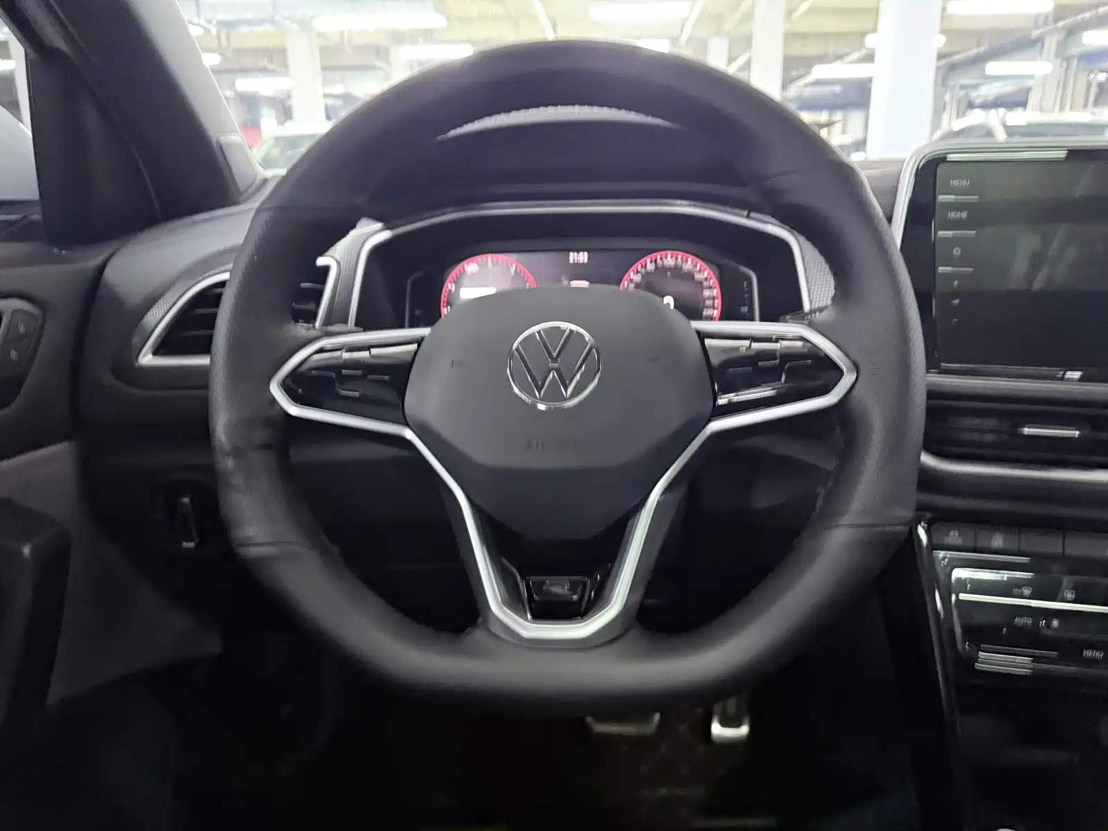 صورة 14 - Volkswagen T-ROC