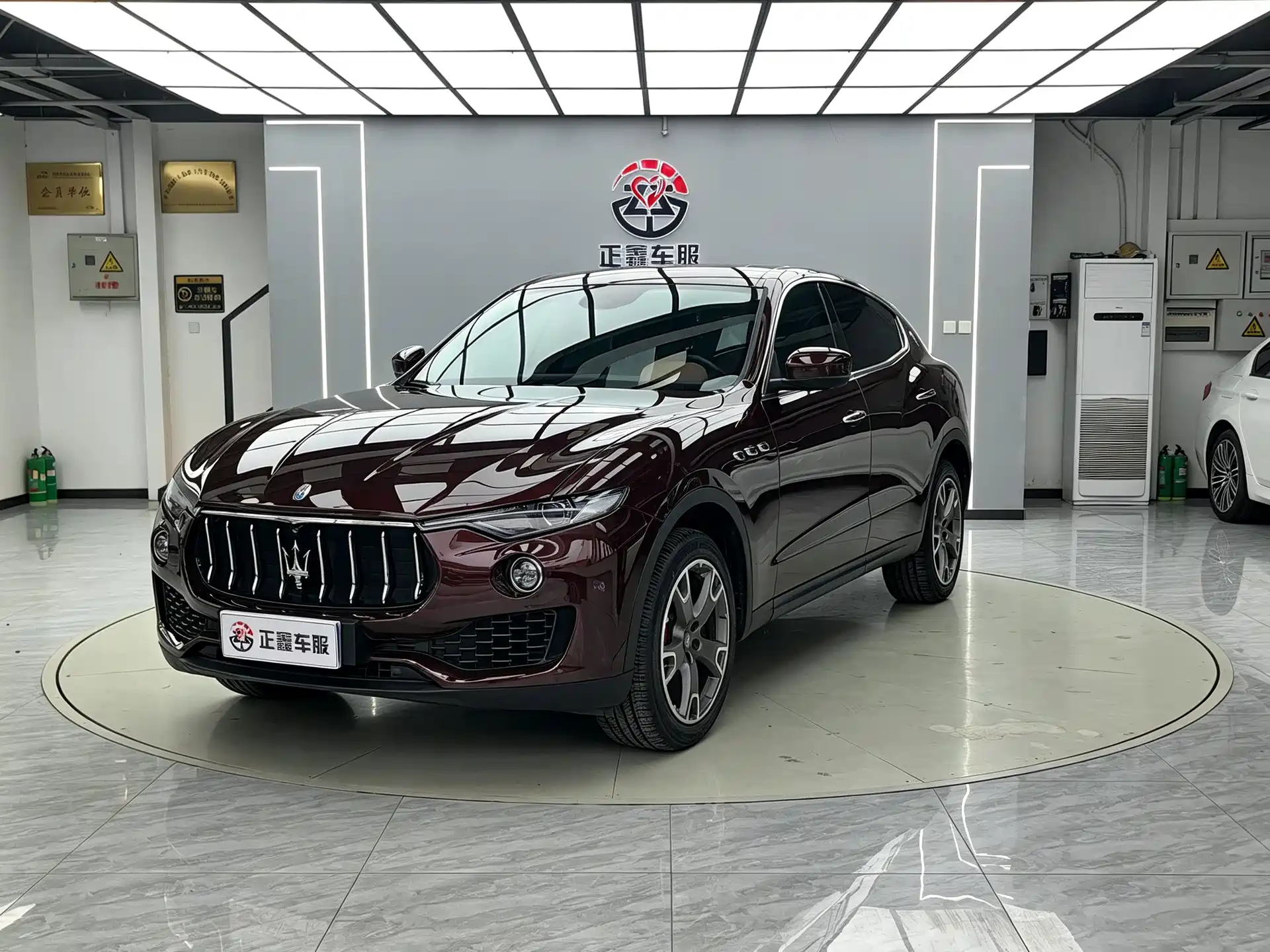 Photo 1 - Maserati Levante