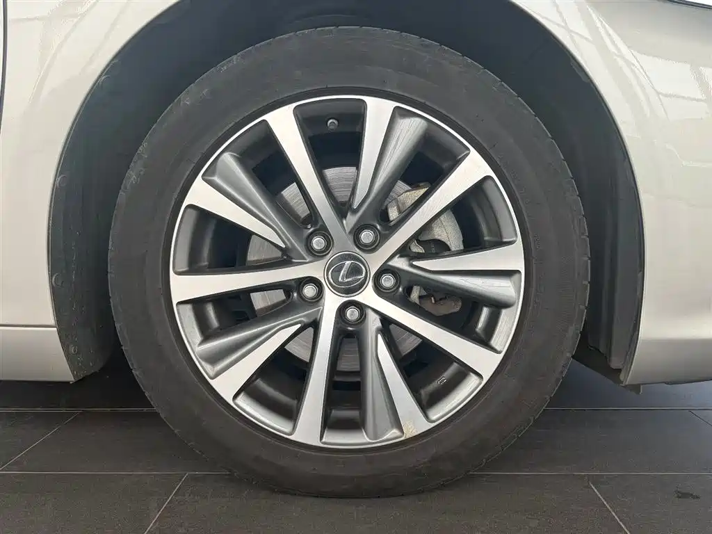 Lexus ES 2020 200 Excellence фото 10