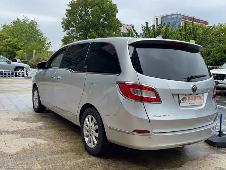 Фото 5 - Buick GL8