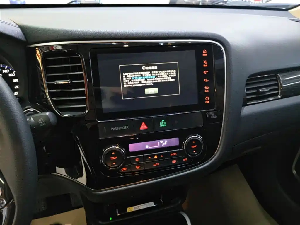 MITSUBISHI OUTLANDER