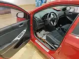 صورة 16 - Hyundai Reina