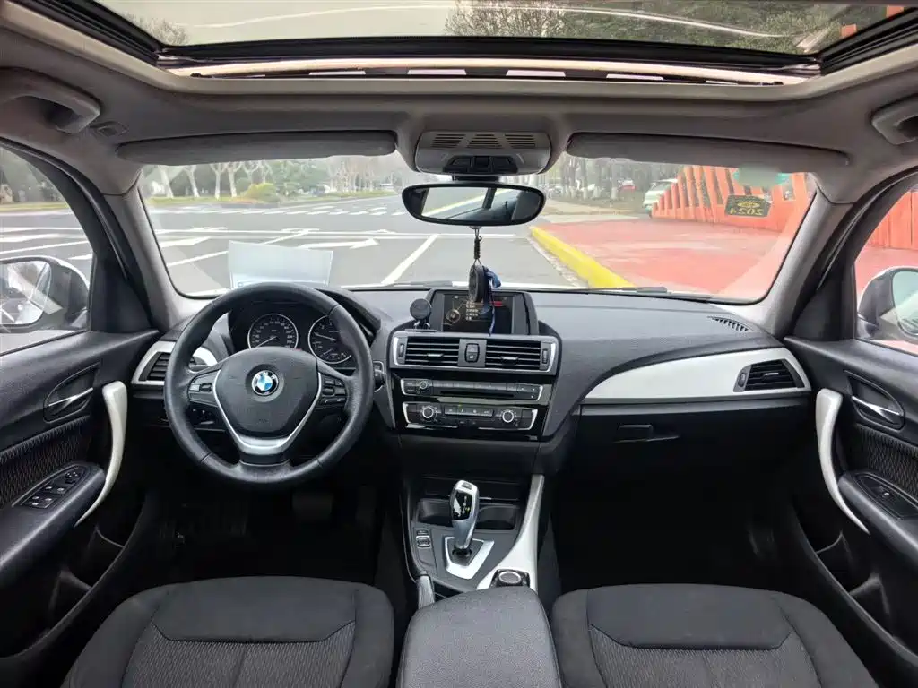 BMW 1 Series (Import) 2016 118i Leading фото 8