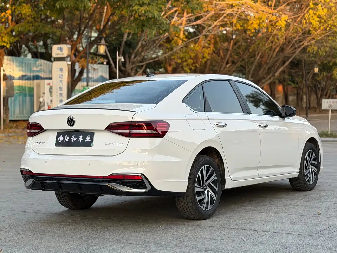 Volkswagen Lavida 2024 Model 300TSI DSG Starlight Leading Edition фото 21