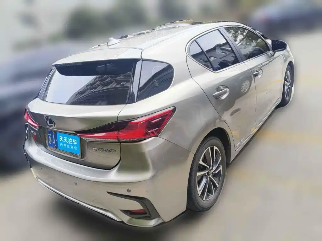 Фото 2 - Lexus CT