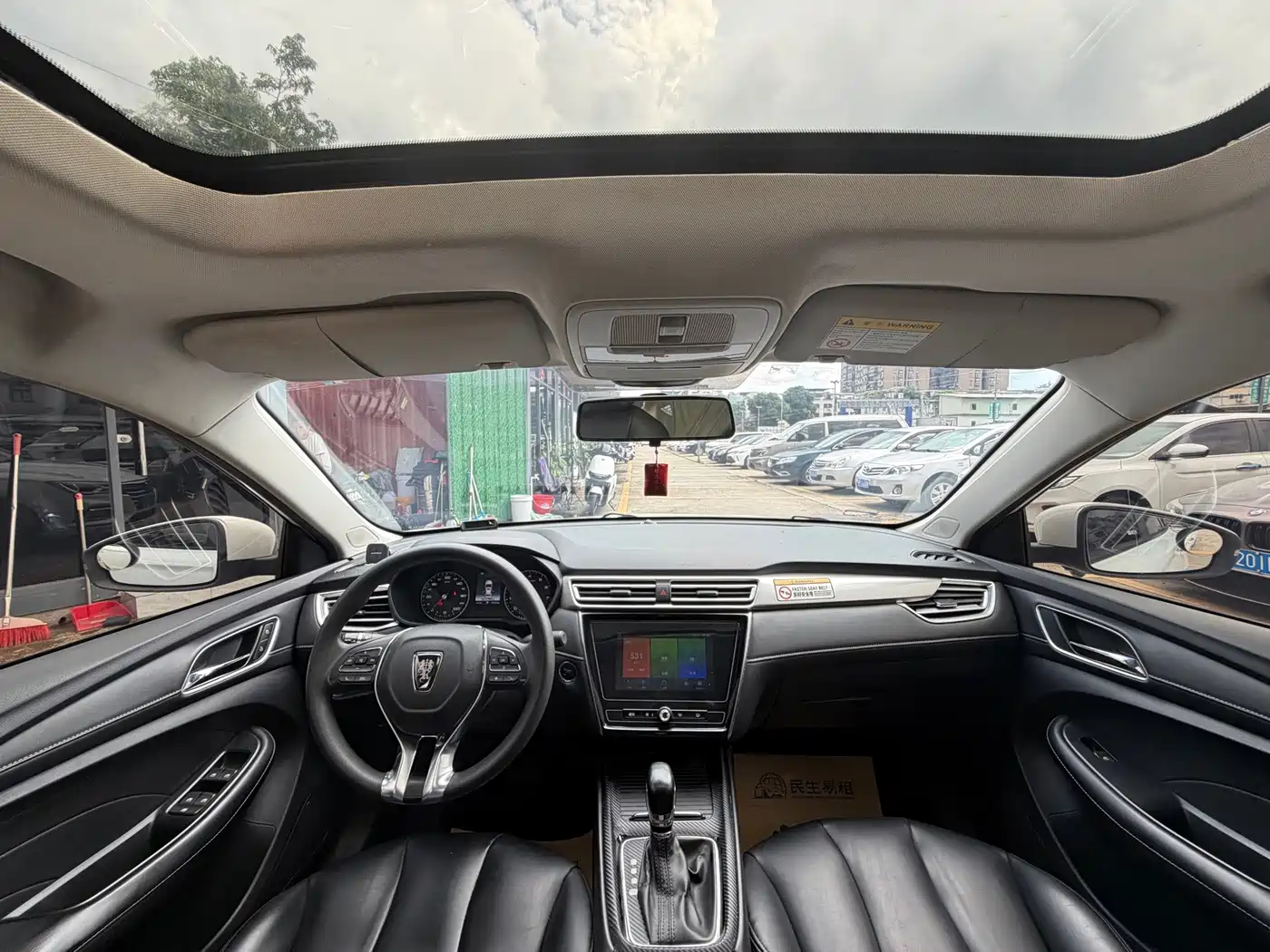 Фото 9 - Roewe i5