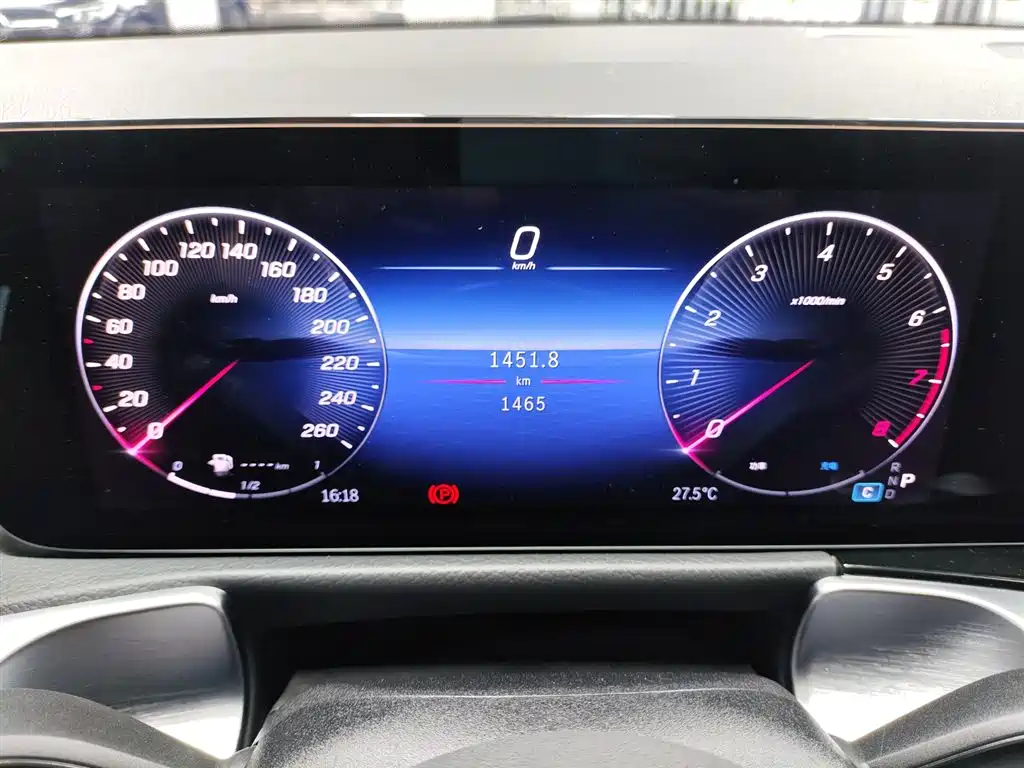 MERCEDES-BENZ GLB