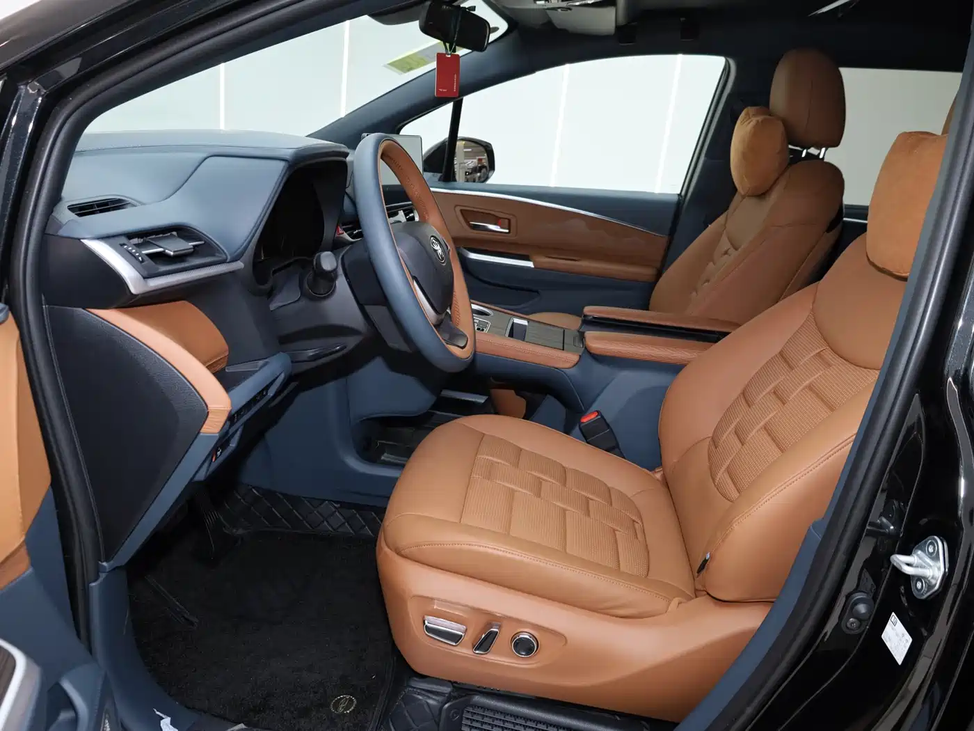 Toyota Granvia 2026 Model 2.5L Hybrid Comfort Edition фото 23