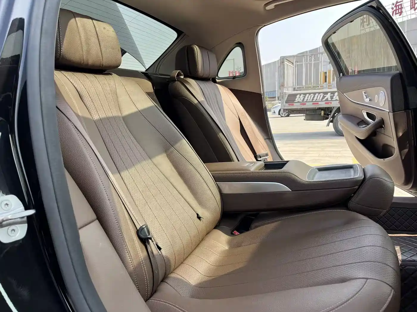 Mercedes-Benz E-Class 2022 Second Facelift E 300 L Luxury фото 24