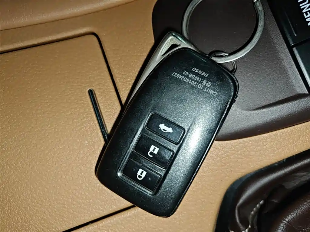 Lexus ES 2017 300h Mark Levinson Comfort Edition фото 9