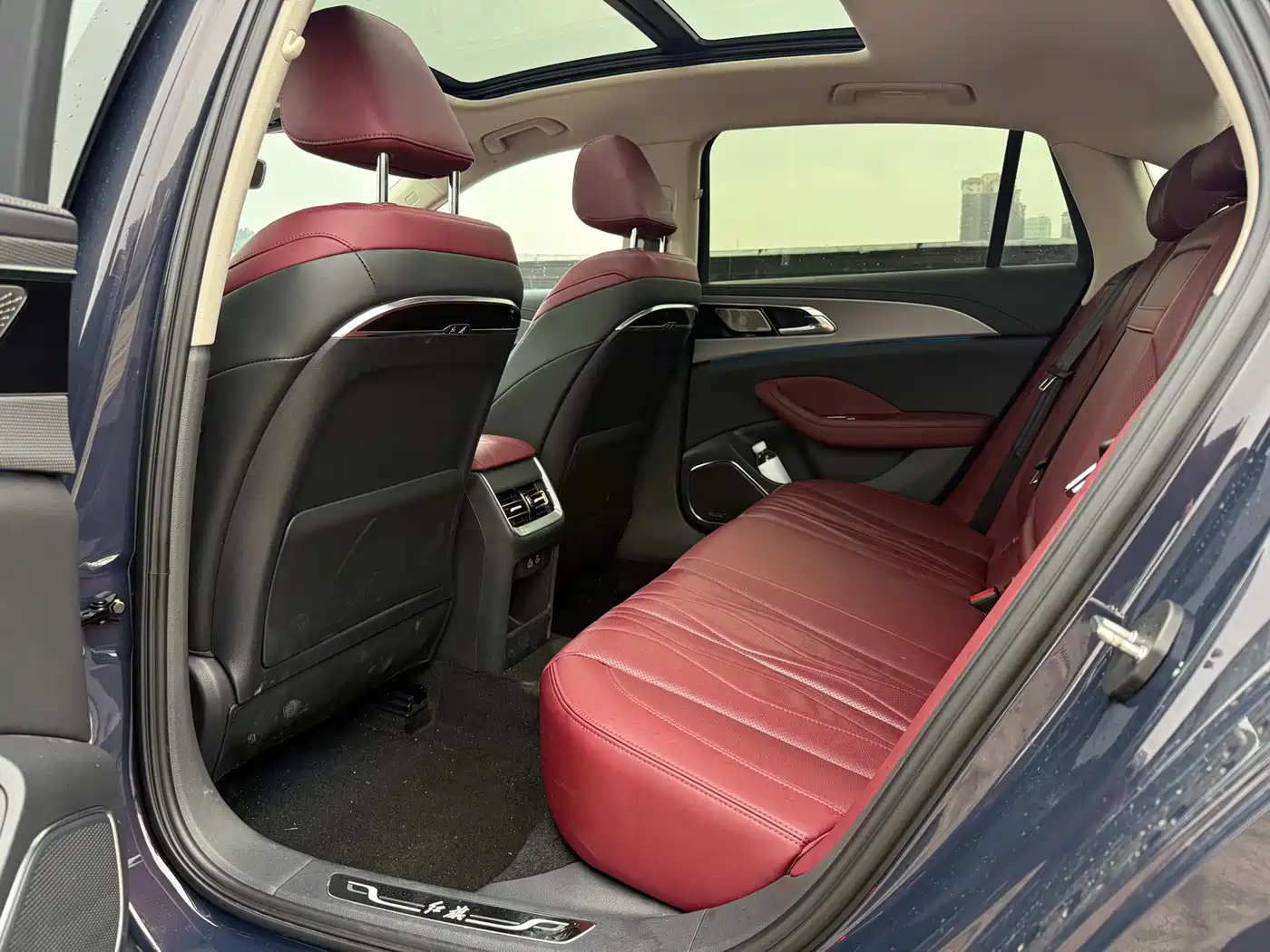 Hongqi H5 2024 2.0T Automatic Smart Connect Flag Leader Edition фото 12