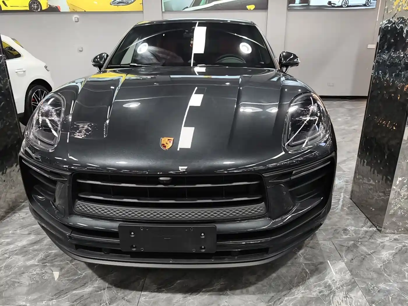 PORSCHE MACAN
