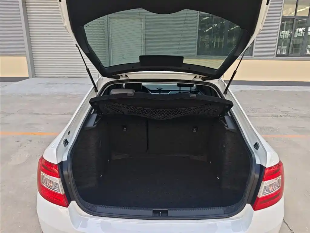 Škoda Octavia 2015 1.4TSI DSG Elegance Edition фото 19