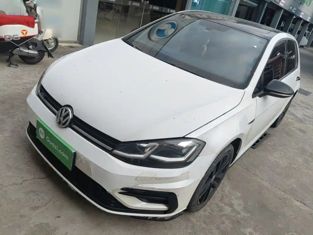 Photo 1 - Volkswagen Golf
