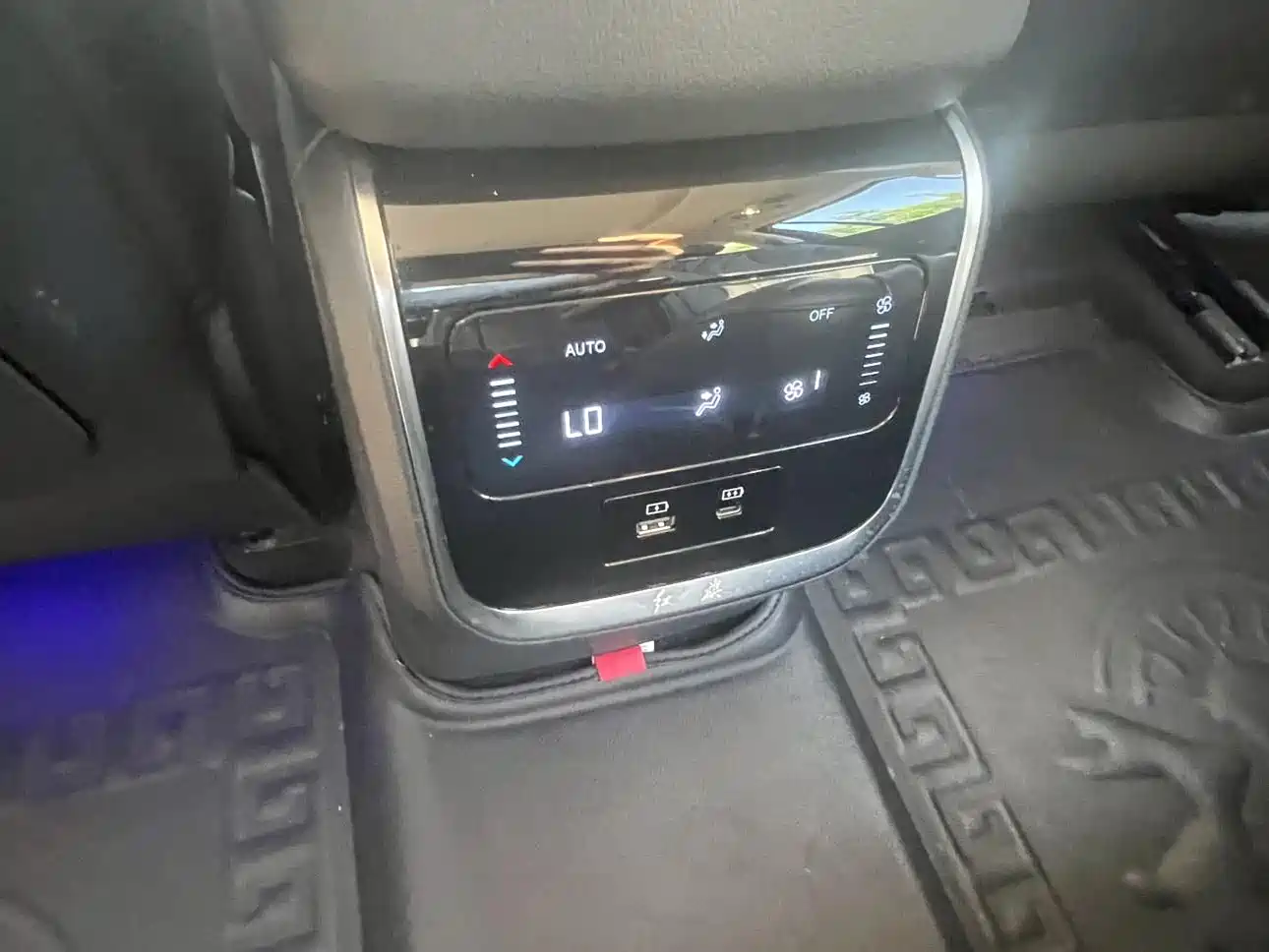 Hongqi HS7 PHEV 2025 2.0T PHEV 4WD 6-Seater Commemorative Edition фото 11
