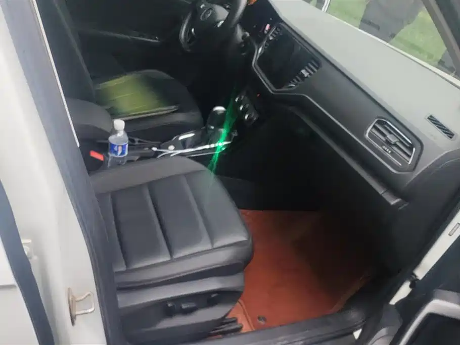 VOLKSWAGEN T ROC EXPLORING SONGS