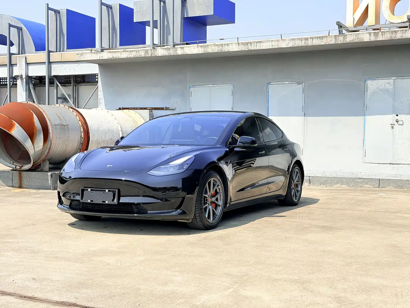 TESLA MODEL 3