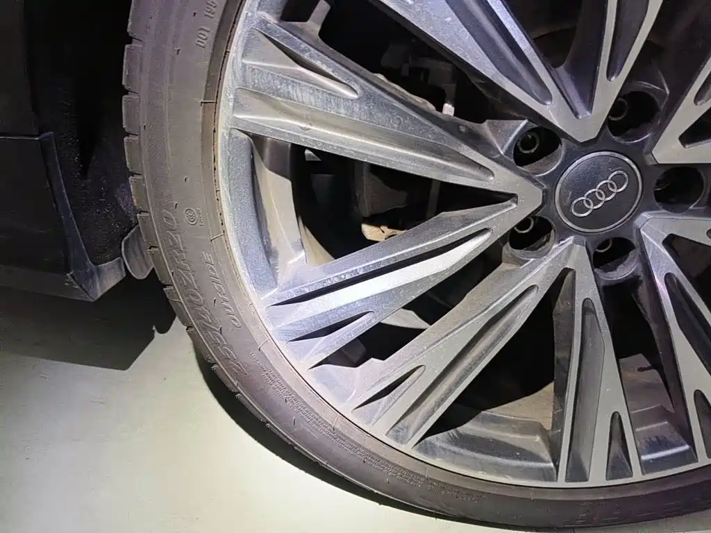 Photo 7 - Audi A6L