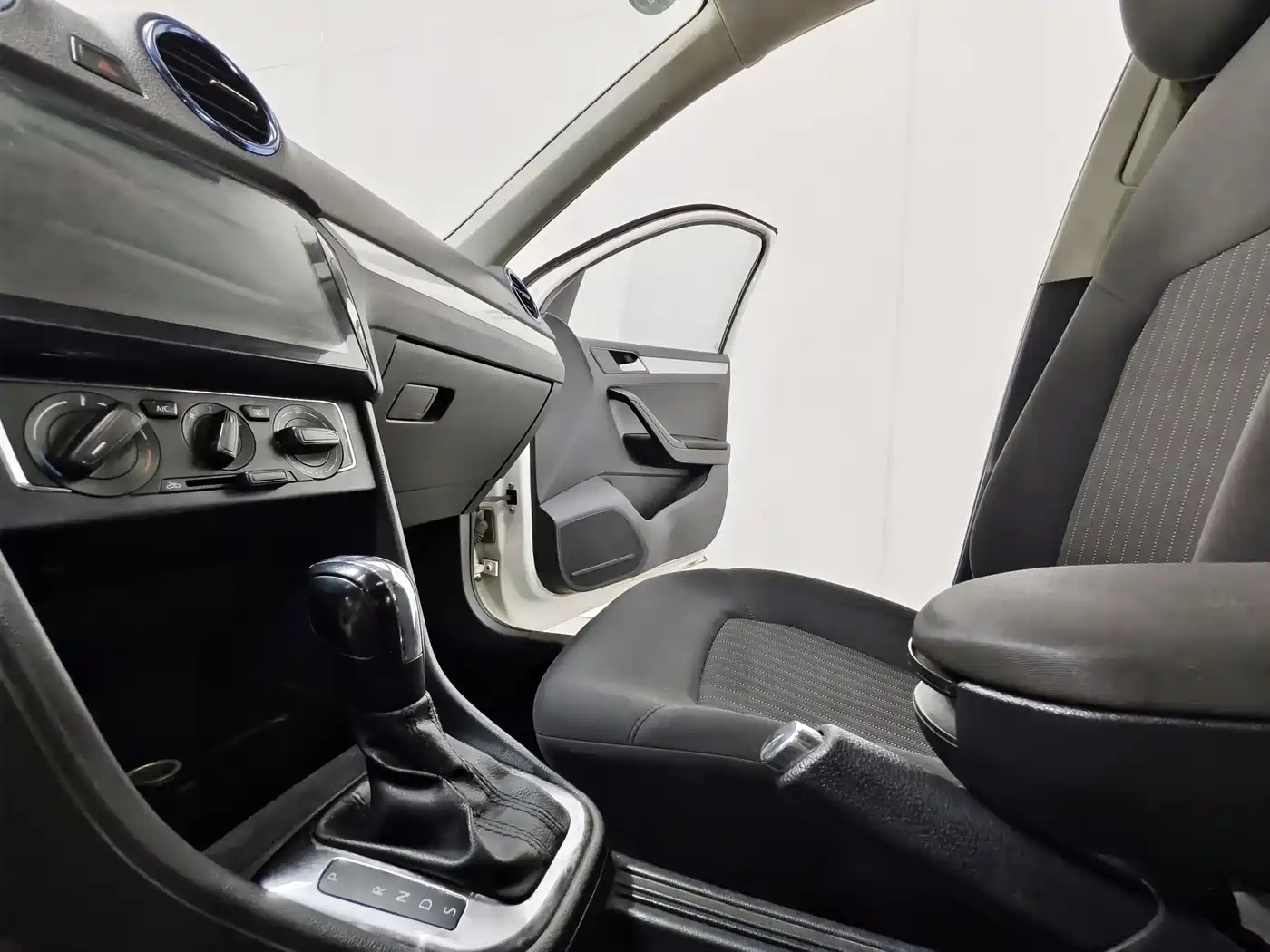 Volkswagen Jetta 2015 1.6L Auto Comfort фото 12