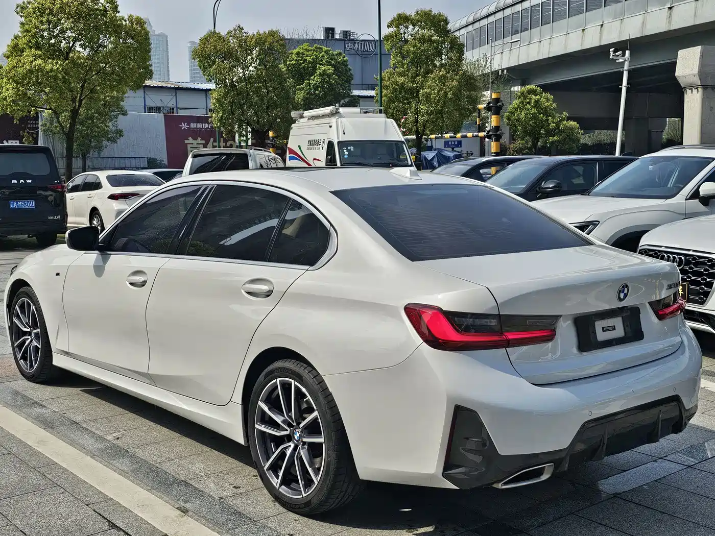 BMW 3 Series 2023 320Li M Sport Package фото 7