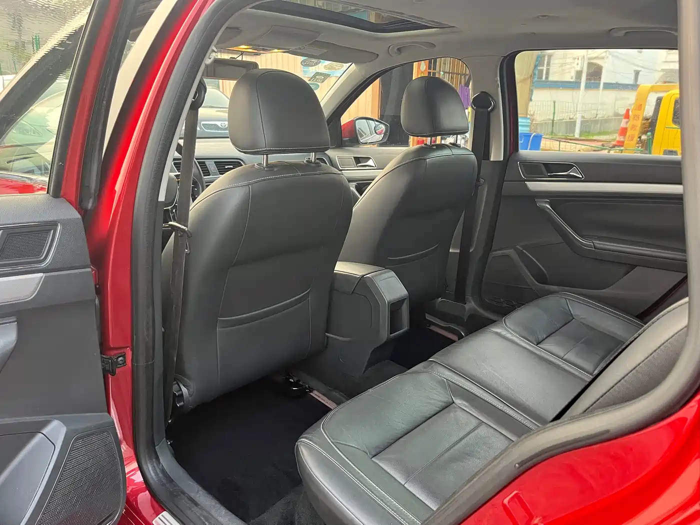 Volkswagen Lavida Tour 2015 1.6L Automatic Comfort Edition фото 9