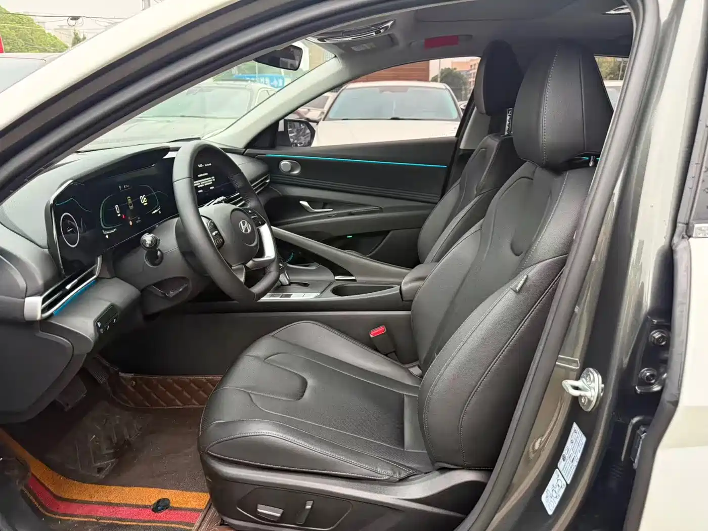 Hyundai Elantra 2022 1.5L CVT TOP Flagship Edition фото 4
