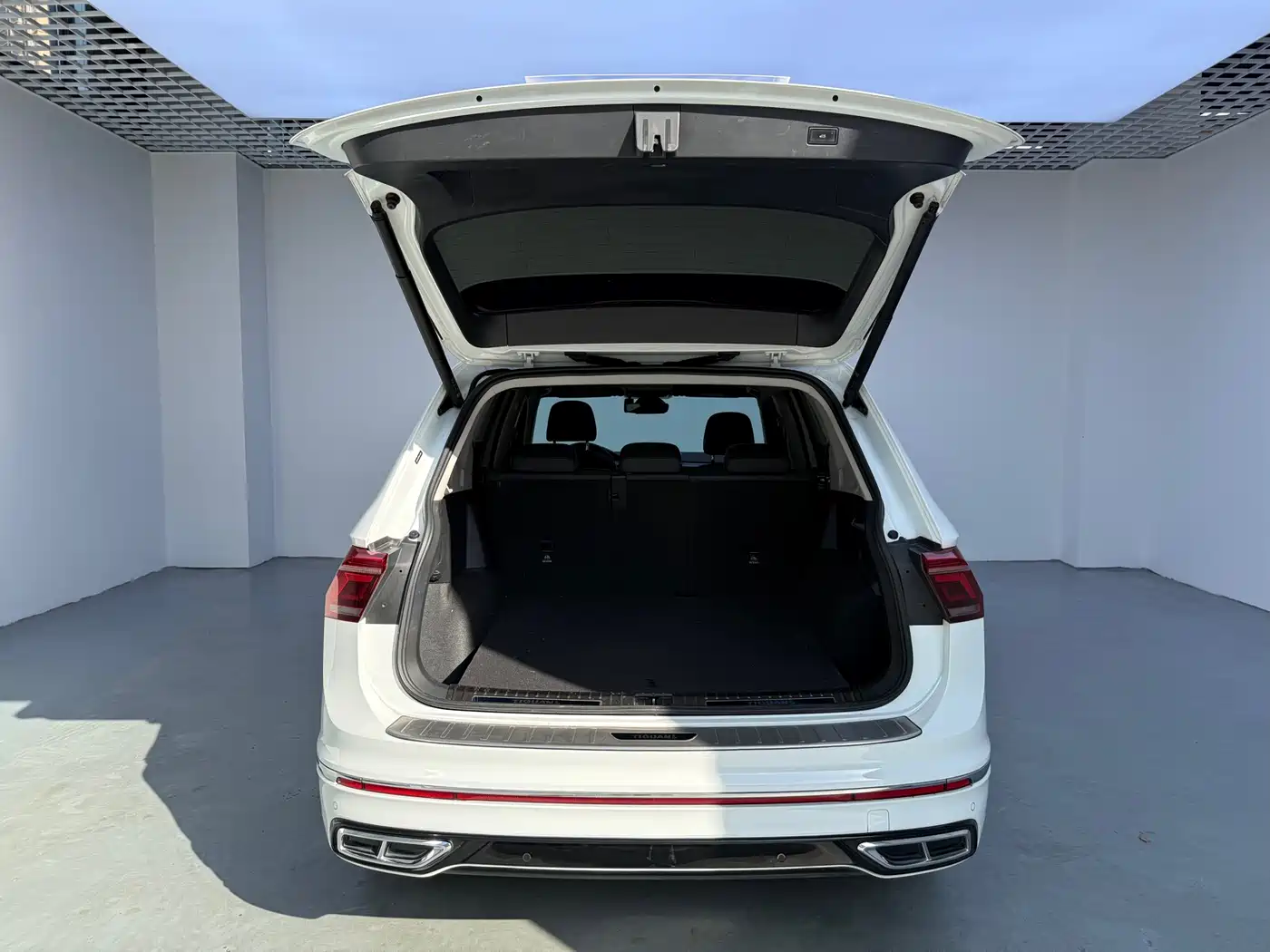 Volkswagen Tiguan L 2024 Outstanding 330TSI Auto 2WD R-Line Dragon Glory Edition фото 10