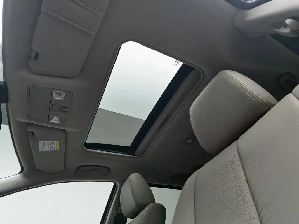 Mazda 8 2016 2015 2.5L Navigator Edition
