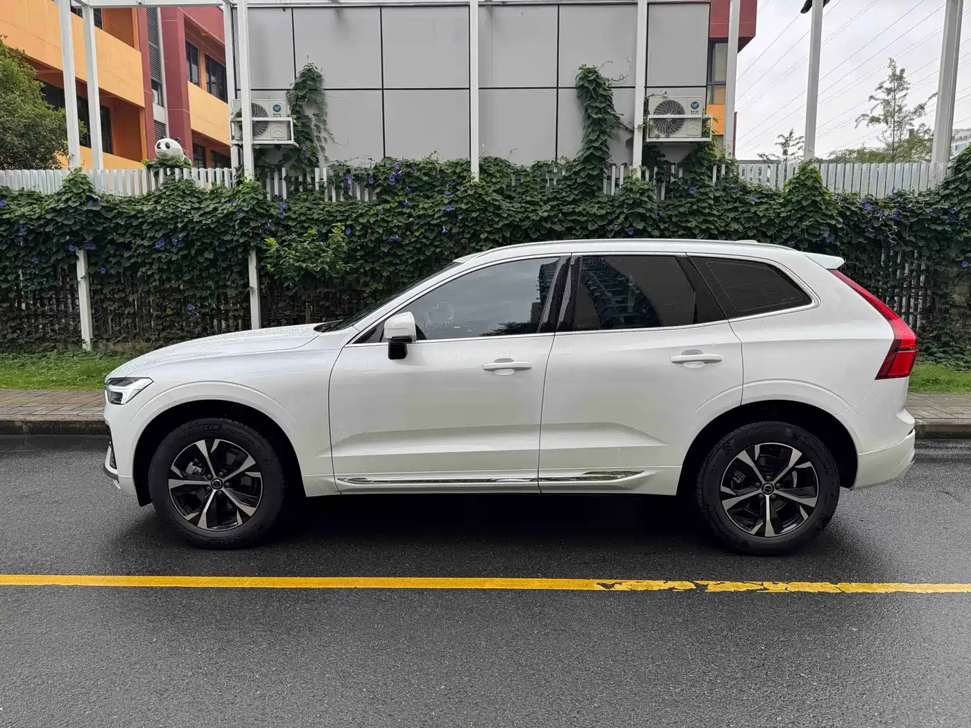 Volvo XC60 2025 2026 Model B5 AWD Smart Elite Luxury