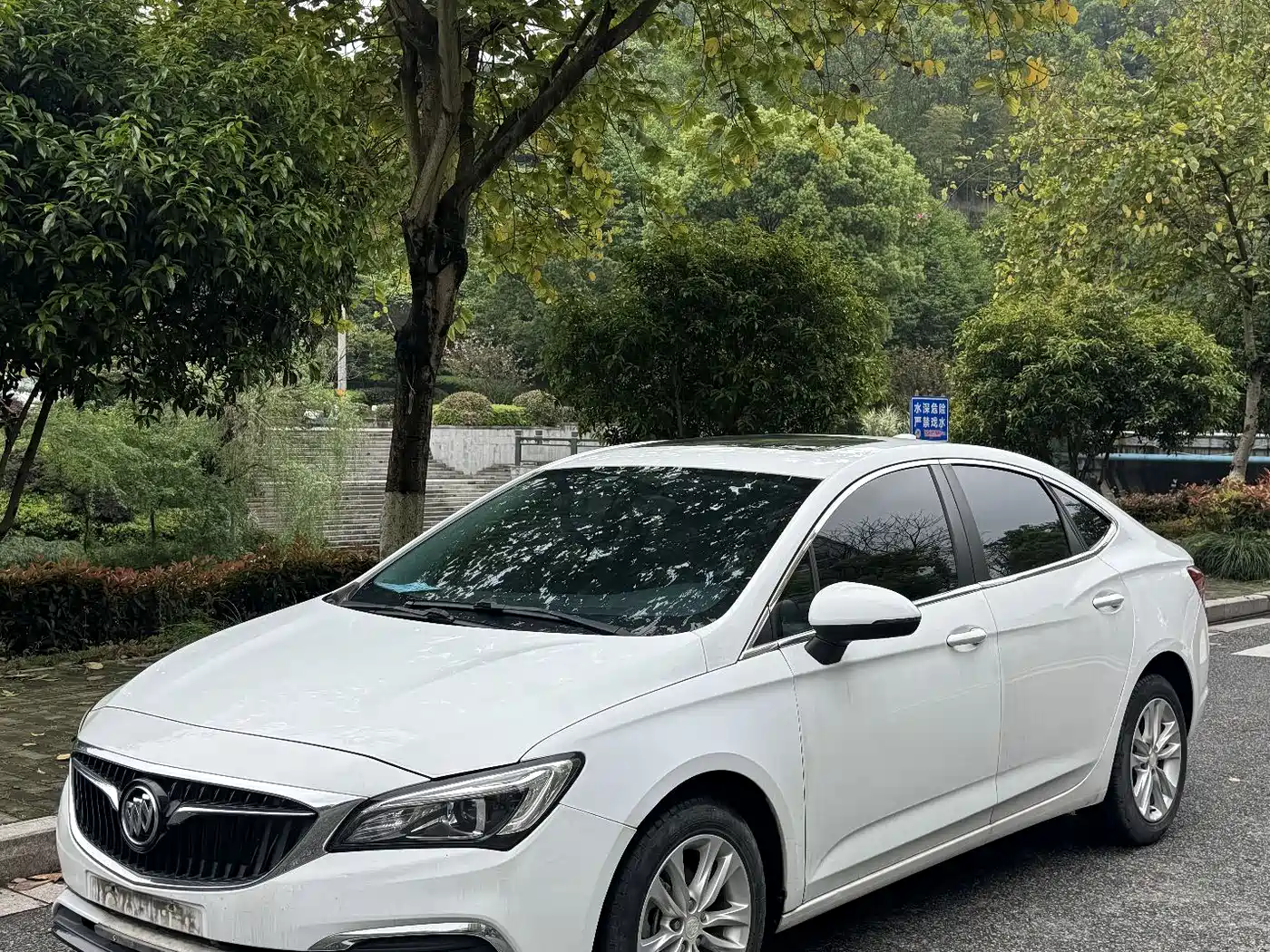 Buick Verano 2018 Sedan 20T Dual Clutch Leading фото 2