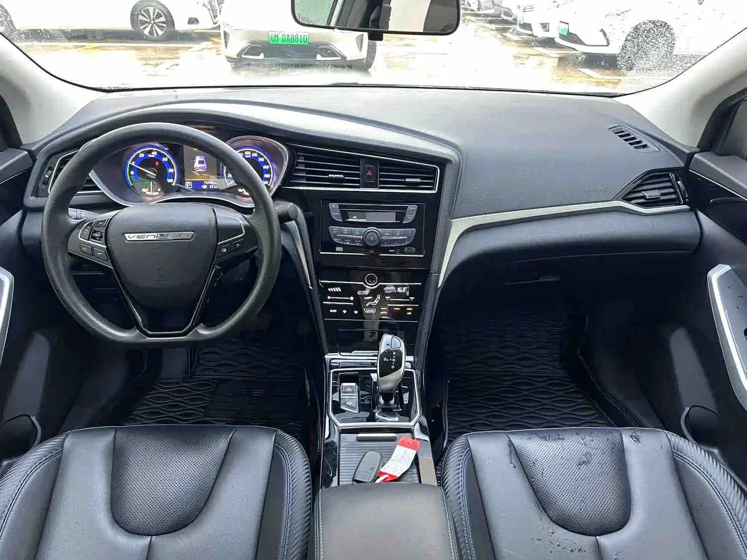 Photo 5 - Venucia D60EV