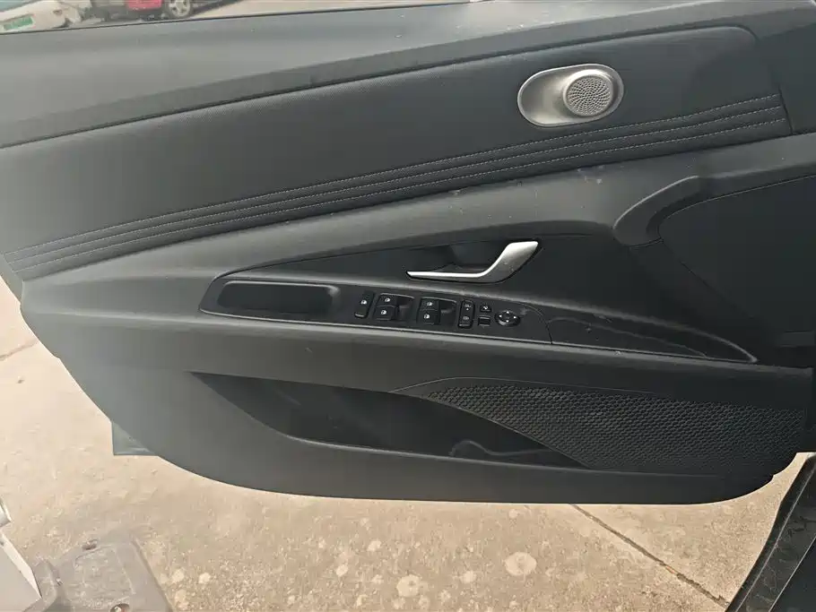 Hyundai Elantra 2023 Model 1.5L CVT LUX Premium Edition фото 7