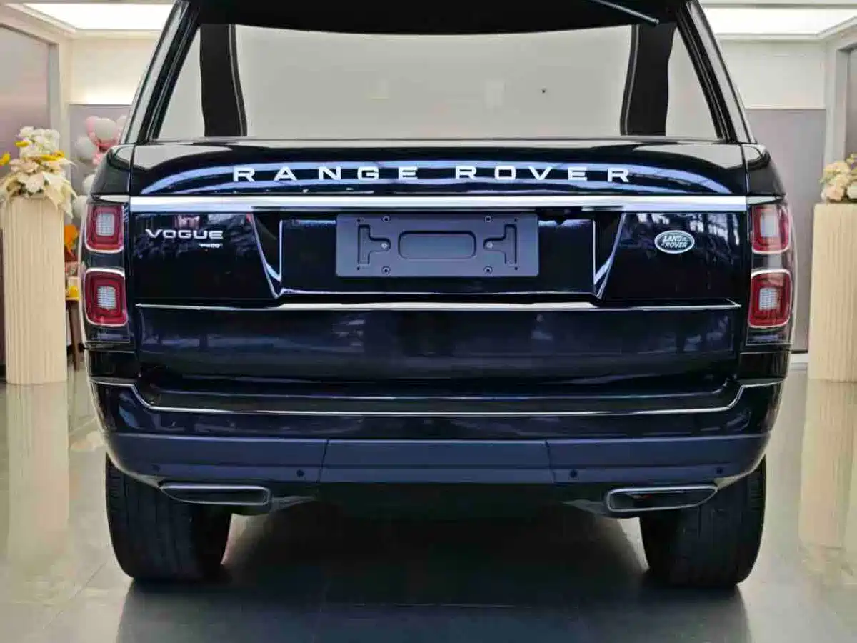 Land Rover Range Rover 2021 3.0 L6 Heritage Extended Classic Edition фото 8